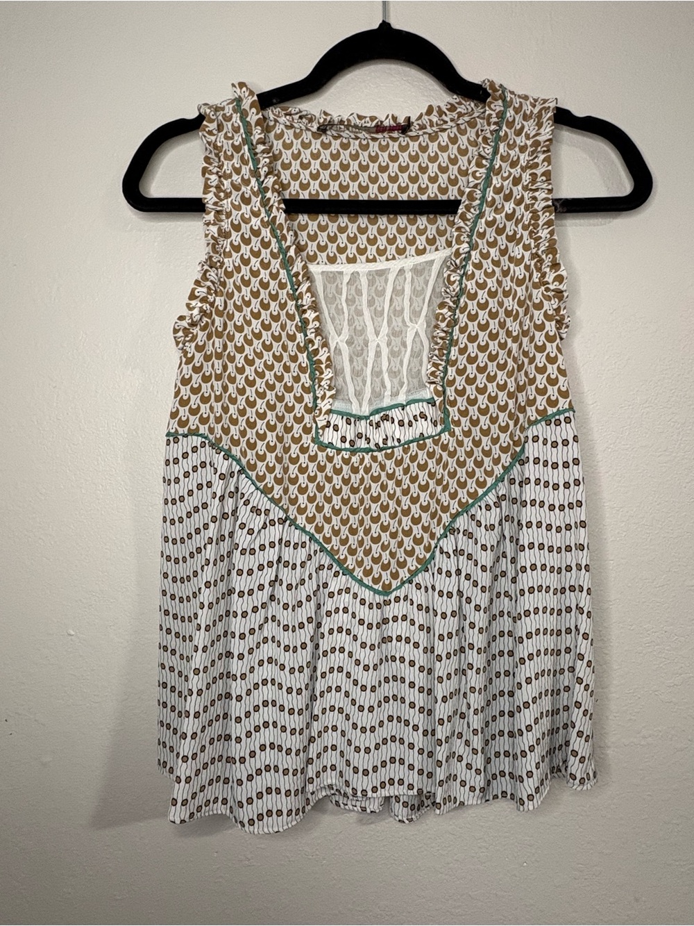 Sleeveless Printed Ruffle-Trim Tank Top - Tan & White